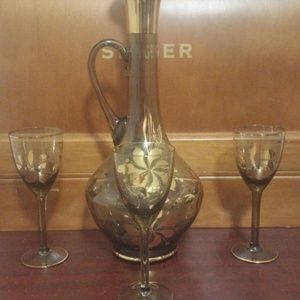 Decanter with 3 glasses
